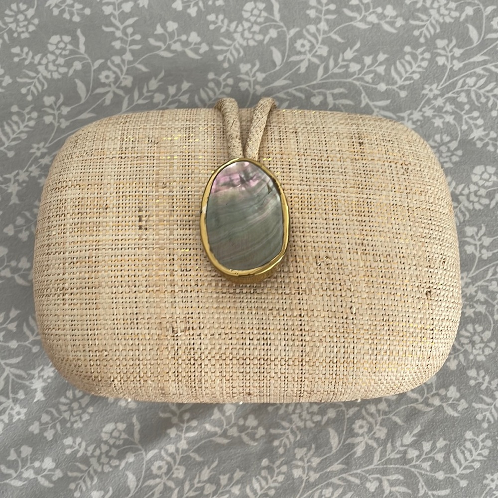 KAYU Straw and She’ll clutch